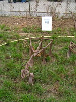 Houe a expansion angulaire metallique a traction animale (30eme fete des moissons de Saint-Jean-de-Touslas)